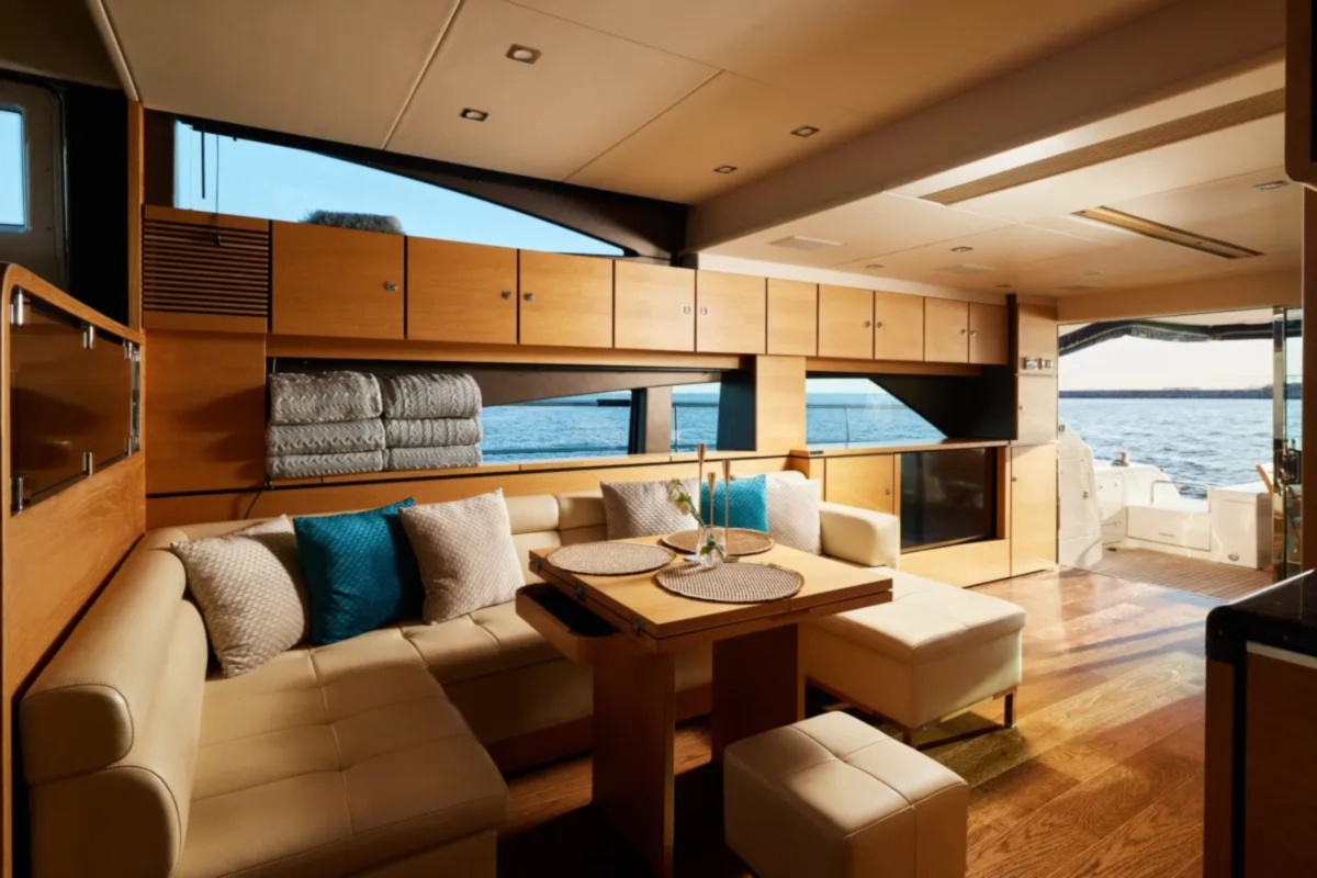 Яхта FAIRLINE 65 image- 13